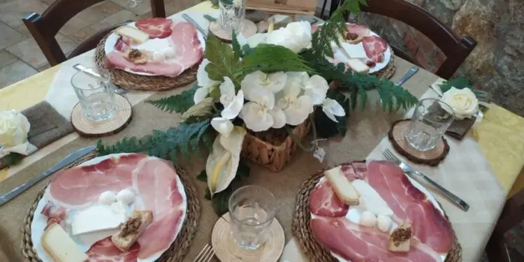 Un “libro” di sapori nel cuore della Sila / L’agriturismo “La Corte dei Pini”, la vera tradizione a tavola