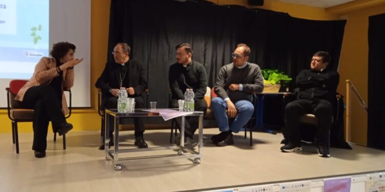 Decollatura, il Vescovo Parisi incontra gli studenti del “Costanzo”
