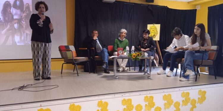 IIS “L. Costanzo” intitola aula multimediale inglese a Mariantonietta Bonacci