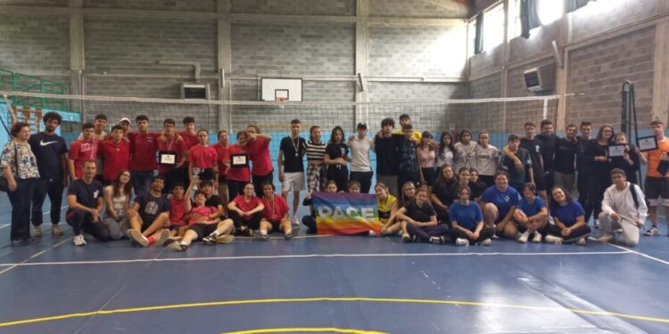 Concluse le Costanziadi, all’IIS “L. Costanzo” di Decollatura. Ospite d’eccezione l’ex pallavolista Francesco Piccioni (video)
