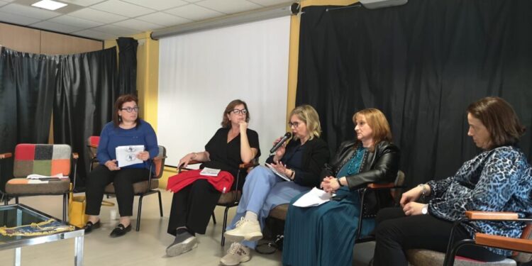Presentato all’IIS “L. Costanzo” il libro di Valeria Santoro e Chiara Galgani, Leadership femminile. Esiste davvero? (video)