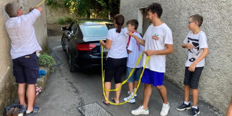 Legarsi a Forestella di Serrastretta e vivere un momento di arte comunitaria