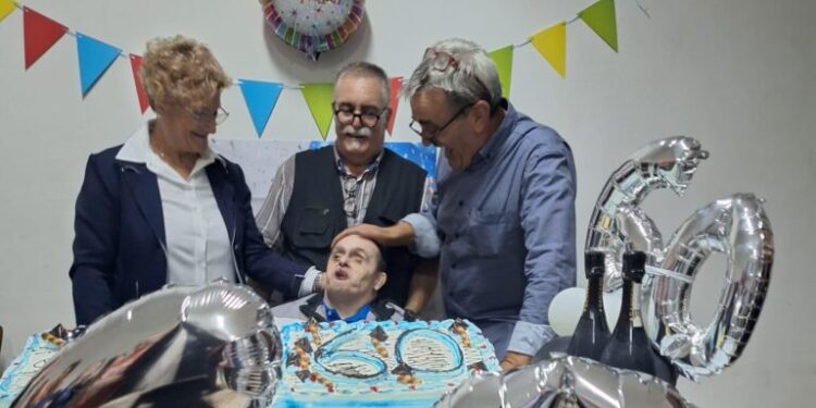 Serrastretta, Peppino Gallo vince la sfida con la Sindrome di Down e festeggia i 60 anni