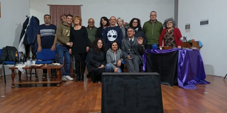 Carlopoli, risate a crepapelle con la commedia “U vedovu allegru” (video)