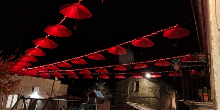 “La via degli ombrelli rossi”, progetto di Avis Comunale Cicala