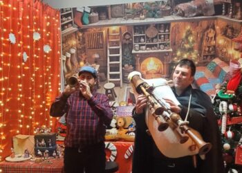 Il cantastorie e polistrumentista catanzarese Andrea Bressi canta il Natale della tradizione