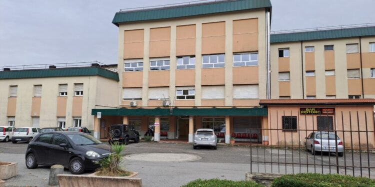 Chiude il bar dell’ospedale del Reventino