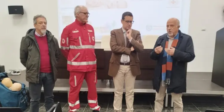 Disostruzione delle vie aeree dei bambini, esercitazione della Croce Rossa a Soveria Mannelli