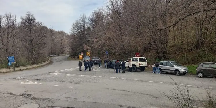 Petronà, sit in di protesta per le condizioni strada provinciale. L’arteria tra due province è impraticabile