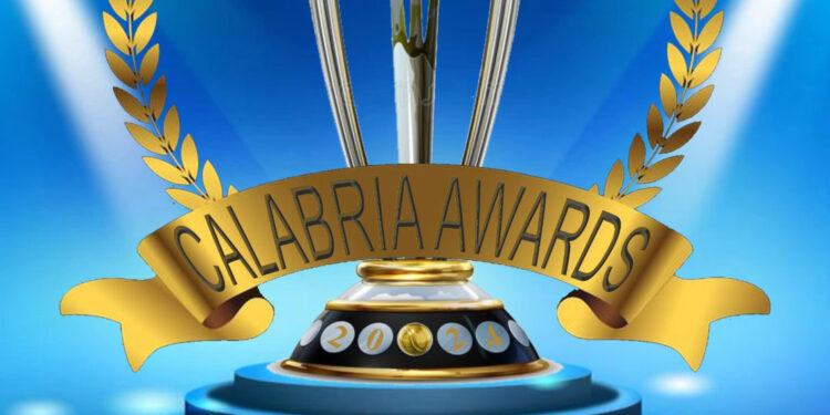 La Coppa Davis e la Billie Jean King Cup arrivano in Calabria. Giovedì e venerdì saranno esposte a Catanzaro