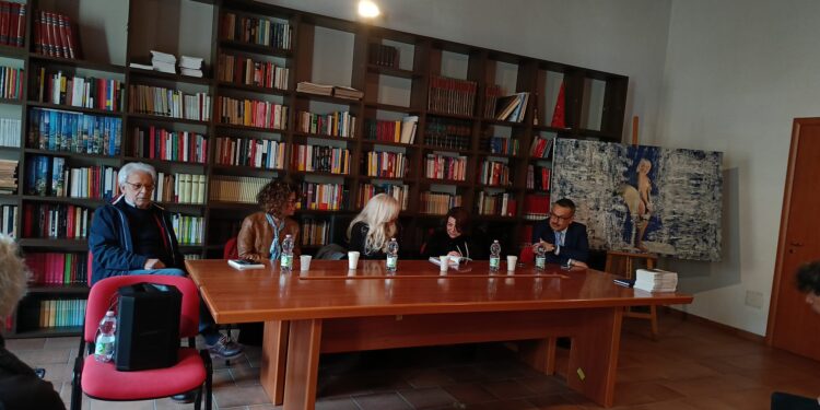 Marcellinara, presentato il volume Frammenti di emozioni di Karmela Bueti