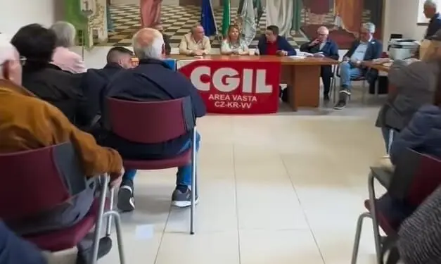 Crichi, Cgil impegnata per il sì al referendum. Partecipato incontro presso sala consiliare