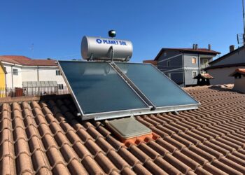 Arriva l’estate, col sole l’acqua calda aumenta e la bolletta ci sorride