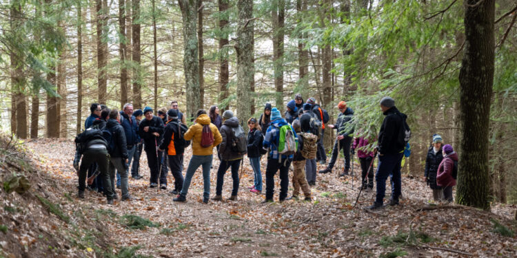 Torna “CHE CI FACCIAMO QUI”, l’Outdoor Festival del Reventino, due giorni tra natura, teatro e turismo lento in Calabria.