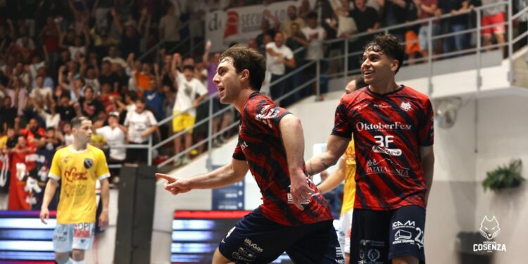 Remuntada epica! I lupi della Pirossigeno Cosenza battono Petrarca 6-3 e restano in Serie A!