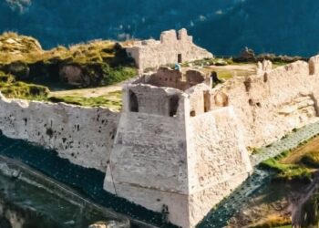 E’ un “evento” vero l’inaugurazione ad Aiello Calabro del recupero del Castello Normanno