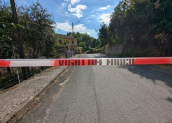 Scigliano, linee telefoniche bollenti. Prende fuoco un palo della telefonia