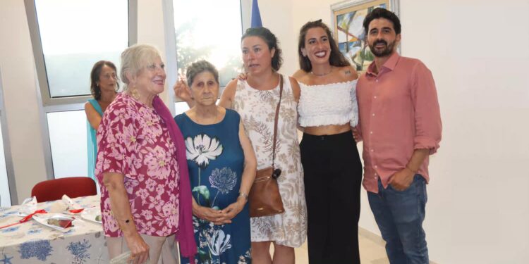 Un messaggio in bottiglia e un amore senza confini: Presentato il romanzo di Michela Cimmino “Lettera d’amore al di là del mare” proprio ad Acquappesa dove tutto è iniziato