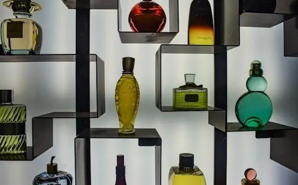 Regalare un profumo da uomo: i consigli per non sbagliare