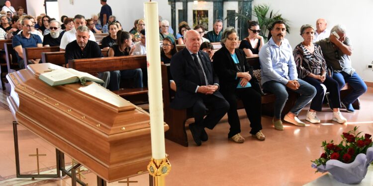 L’ultimo saluto del Grande Ufficiale della Repubblica Italiana Giuseppe Procopio al suo storico dipendente mastro Ciccio Iannelli