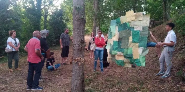 In mostra le opere d’arte realizzate nel bosco di Giannandria (Serrastretta) in simbiosi con la natura