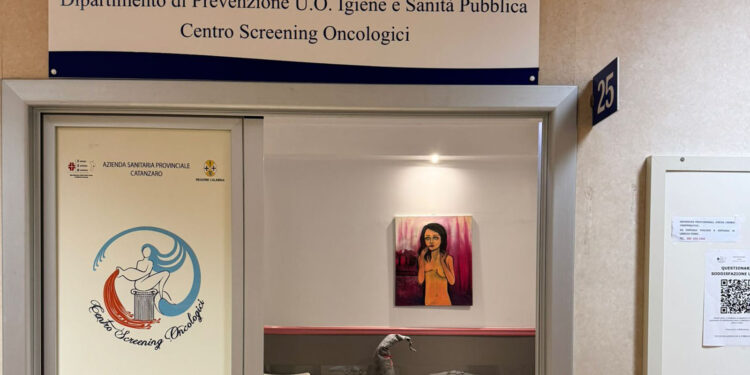 Screening oncologici: ASP di Catanzaro, Azienda Ospedaliero Universitaria “Renato Dulbecco” e Poste Italiane insieme per aumentare l’adesione agli screening, si parte con il colon-retto
