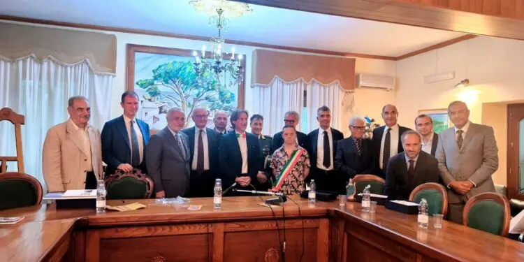 Il giudice della Corte Costituzionale Francesco Saverio Marini ritira il premio Viva Vitalità Italiana Calabria