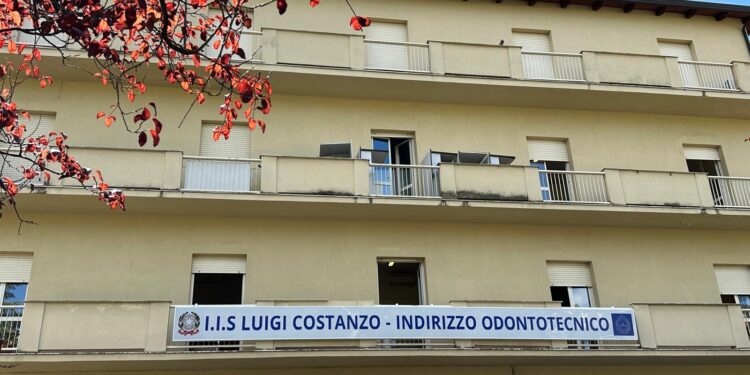 IIS “Costanzo”, Lamezia: l’odontotecnico di Savutano si trasferisce in centro città su via Anile