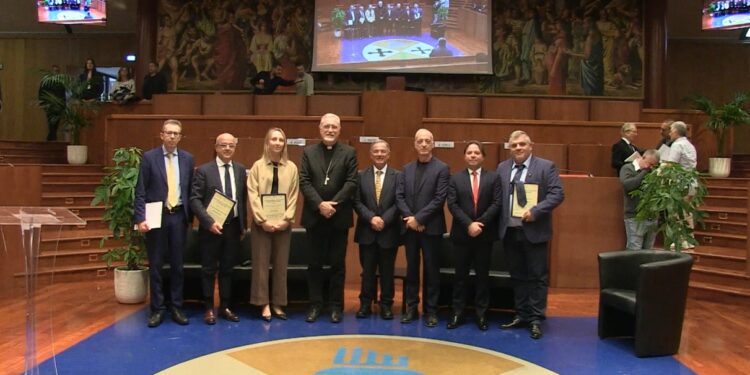 Monsignor Attilio Nostro (VIDEO) è il presidente onorario Osservatorio “Media e Minori” del Corecom Calabria