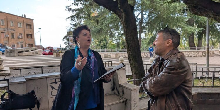 L’arte nel cuore, videointervista all’artista calabrese Apollonia Nanni: “Io poliedrica, mio marito Alessandro Mazzitelli innovatore”