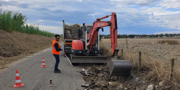 Iniziati i lavori della strada tra Botricello e i villaggi. Il Sindaco: “Opera strategica”
