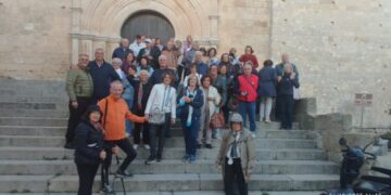 Foto gruppo di visitatori incantato dal Duomo di Cropani e dai suoi segreti Il presidente della Pro Loco Grano: giornata culturale all’insegna del turismo e dell’accoglienza
