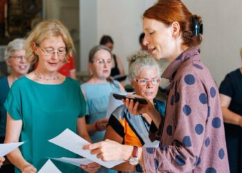 Dal 18 al 25 ottobre 2025, Conflenti, piccolo e suggestivo borgo alle pendici del Monte Reventino, ospita la quarta edizione della Settimana del Coro – una residenza artistica internazionale che unisce musica, incontro e scoperta del territorio calabrese.