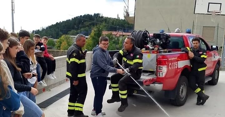 Sersale, incontro con Vigili del fuoco : Protagonisti gli alunni del liceo e dell’agraria