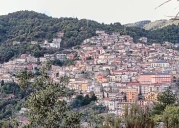 Sersale, ecco la libreria sospesa con associazione Arcobaleno