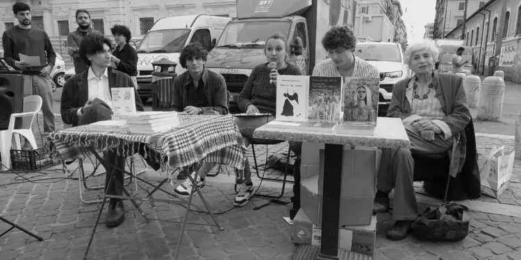 Un libro di poesie a cura di tre giovani, uno di loro di Rogliano, salva giovani poeti da Gaza