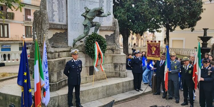 Una rappresentanza dell’I.C. Perri-Pitagora-Don Milani ha partecipato alle celebrazioni del 4 Novembre, Giornata dell’Unità Nazionale e delle Forze Armate, organizzate dall’Amministrazione comunale