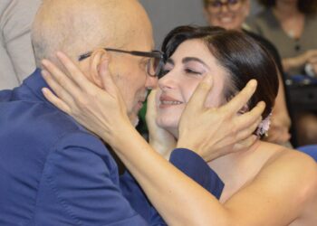 Igor Colombo e Miuta Iacob: il «sì» più bello coronato oggi tra le corsie dell’ospedale di Lamezia Terme. Un “sì” che vince ogni ostacolo