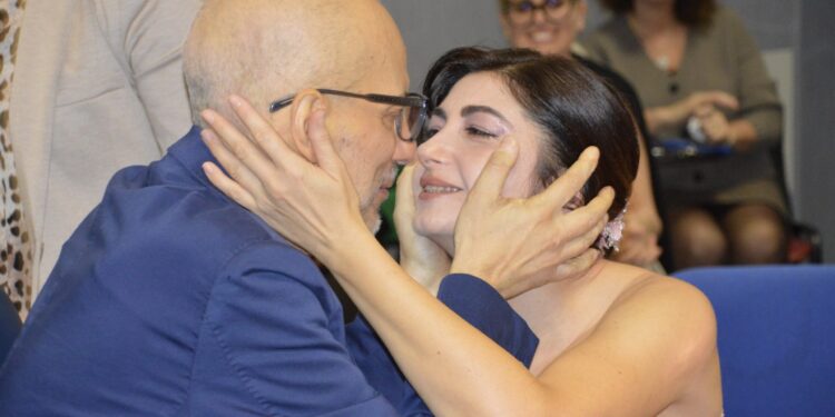 Igor Colombo e Miuta Iacob: il «sì» più bello coronato oggi tra le corsie dell’ospedale di Lamezia Terme. Un “sì” che vince ogni ostacolo