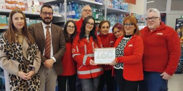 Decollatura, targa da CRI Lamezia ad attività commerciale per impegno in raccolta alimentare