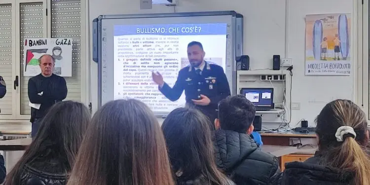 Petronà, incontro formativo sulla legalità con i Carabinieri