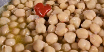 Gli abbinamenti dello chef Piero Cantore: zuppa di ceci e vongole veraci