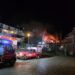 Vasto incendio in attività commerciale a Soveria Mannelli, nessun danno a persone. Evacuate abitazioni vicine (video)