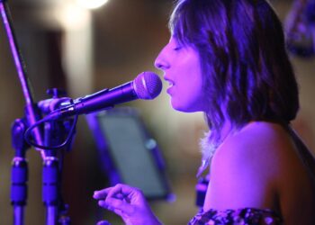 “Apparentemente intera”, il nuovo brano della cantautrice Angelica Perri in corsa per Musicultura