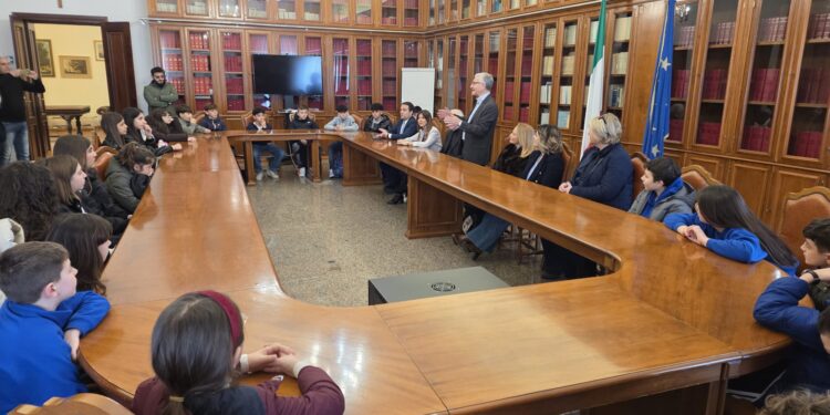 I.C. Perri – Pitagora – Don Milani, una delegazione della scuola in visita alla Prefettura di Catanzaro