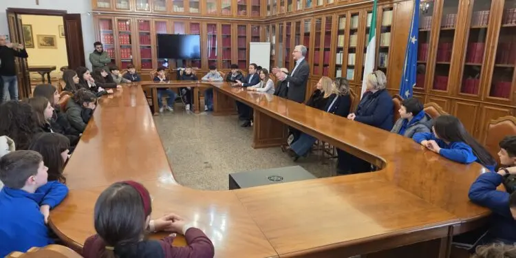 I.C. Perri – Pitagora – Don Milani, una delegazione della scuola in visita alla Prefettura di Catanzaro