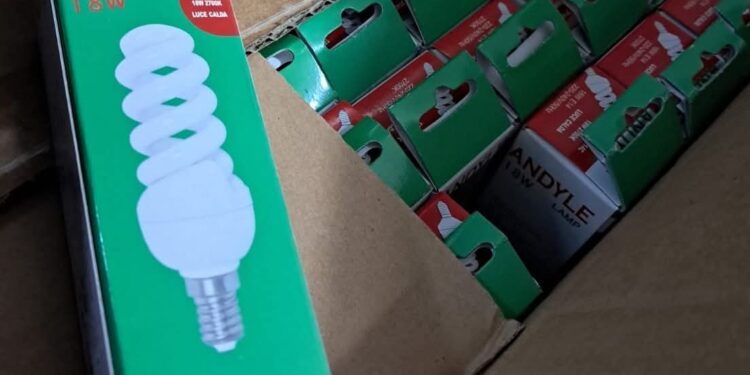 Decollatura, iniziativa solidale: distribuzione lampadine a basso consumo al Mercato Contadino