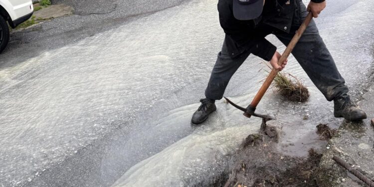 Con le piogge copiose via Lucrezia della Valle a Catanzaro diventa una strada navigabile come i canali di Venezia