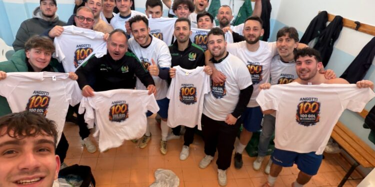 Festa tripla in casa Invictus: goleada al Nuova Valle, bomber Angotti fa 100 e secondo posto ripreso