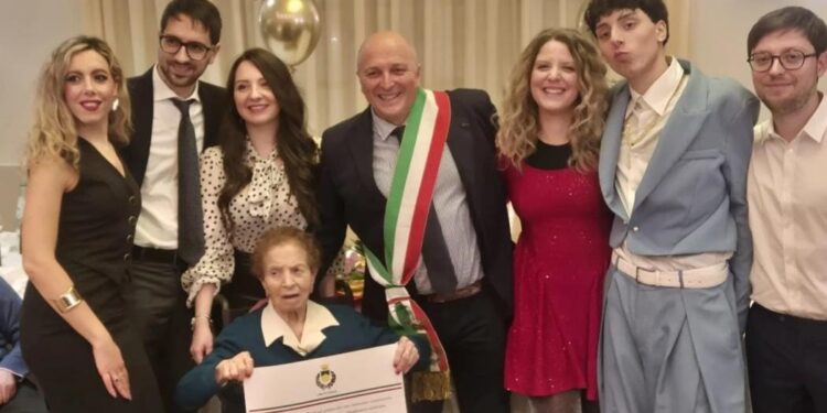Cosenza in festa per i 100 anni di Carolina Blasi: un secolo di vita tra Fede e Solidarietà